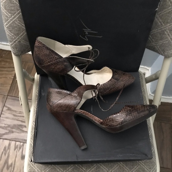 Brown snake skin Calvin Klein shoes size 81/2 worn - Picture 3 of 4
